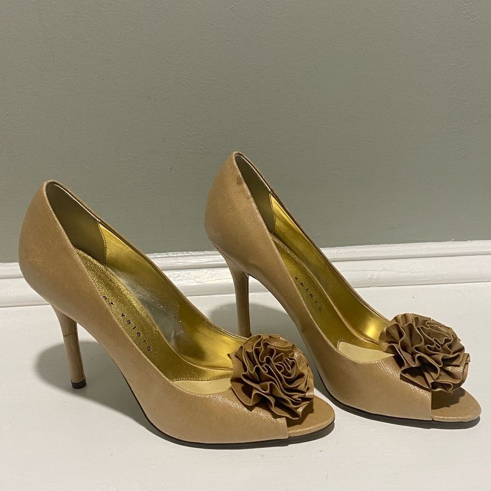 Martina Valero Wedding Gold Flower Pump Heel -size 8.5